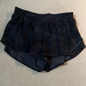 Lululemon hotty hot 2.5 inch